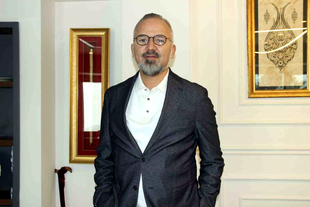 AK Partili Yıldız’dan İzmir Şehir Tiyatroları eleştirisi: “Bir oyuna 4 milyon lirayı aşan harcama yapıldı”