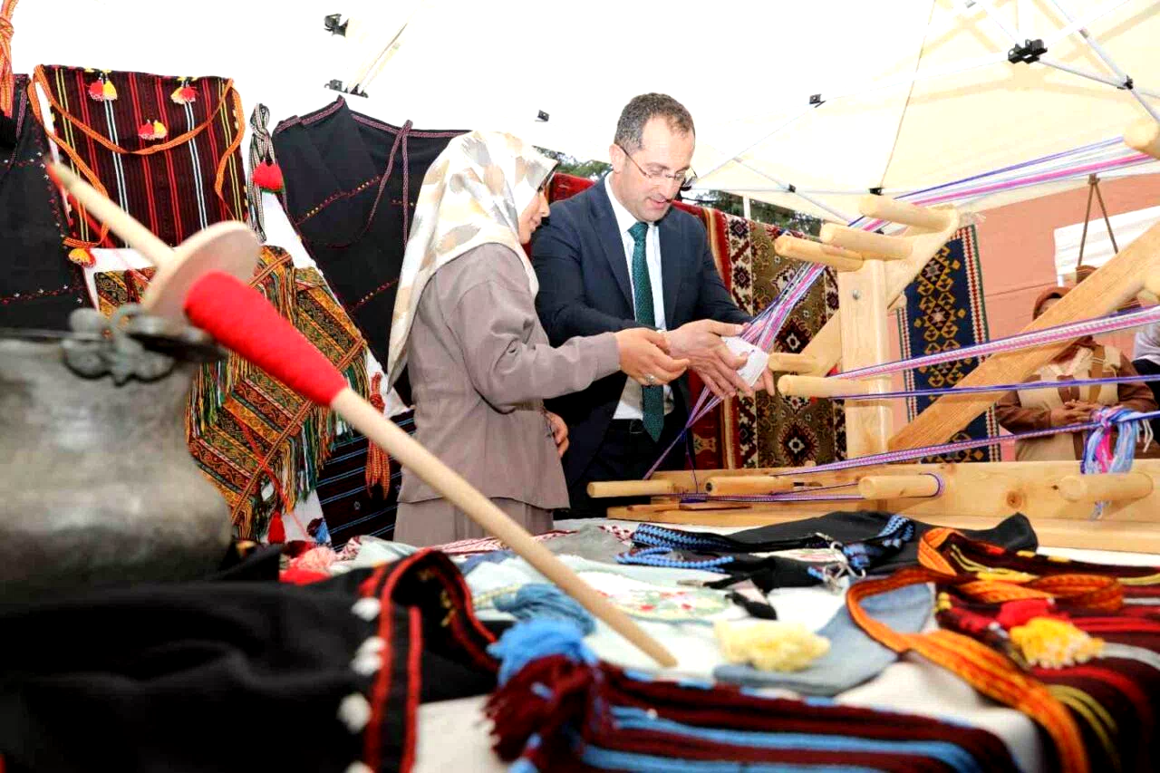 Akçaabat’ta Halk Eğitim Merkezi’nin yıl sonu sergisi beğeni topladı