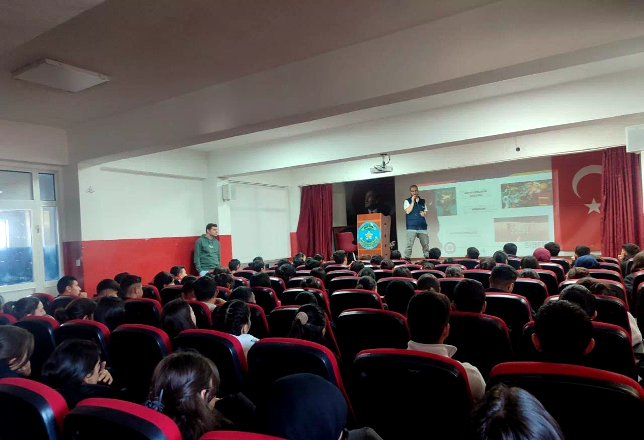 Akyaka 300 öğrenciye siber suçlarla mücadele eğitimi verildi