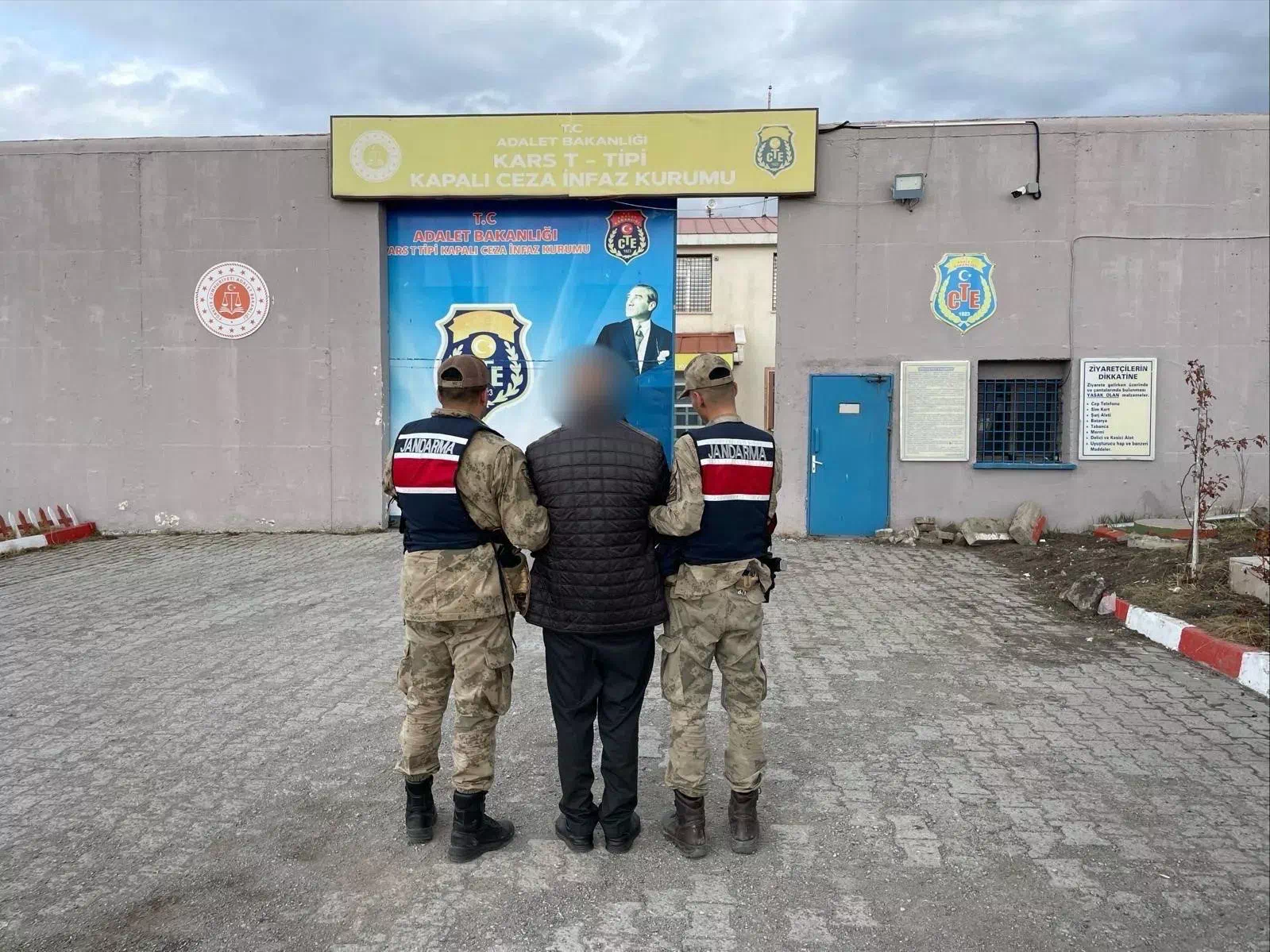 Akyaka’da kasten öldürme suçundan aranan 1 kişi yakalandı.