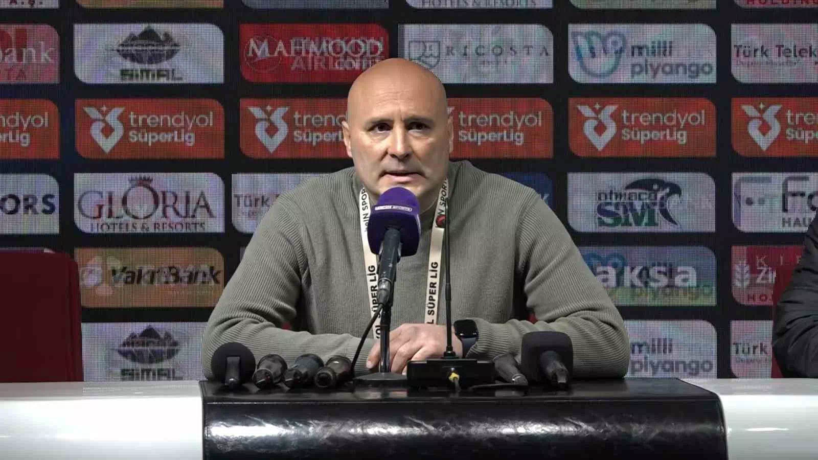 ALANYASPOR’DAN SAMİ UĞURLU: “ALT SIRALARDAN KURTULMAK İÇİN HER MAÇA ODAKLANMALIYIZ”