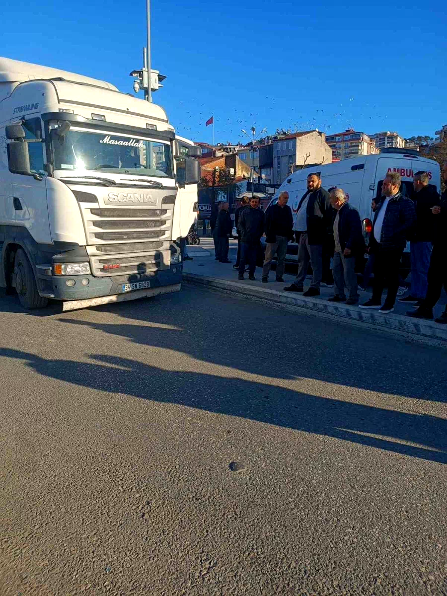 Alaplı’da karşı yola geçmeye çalışan çocuğa tır çarptı: 1 yaralı