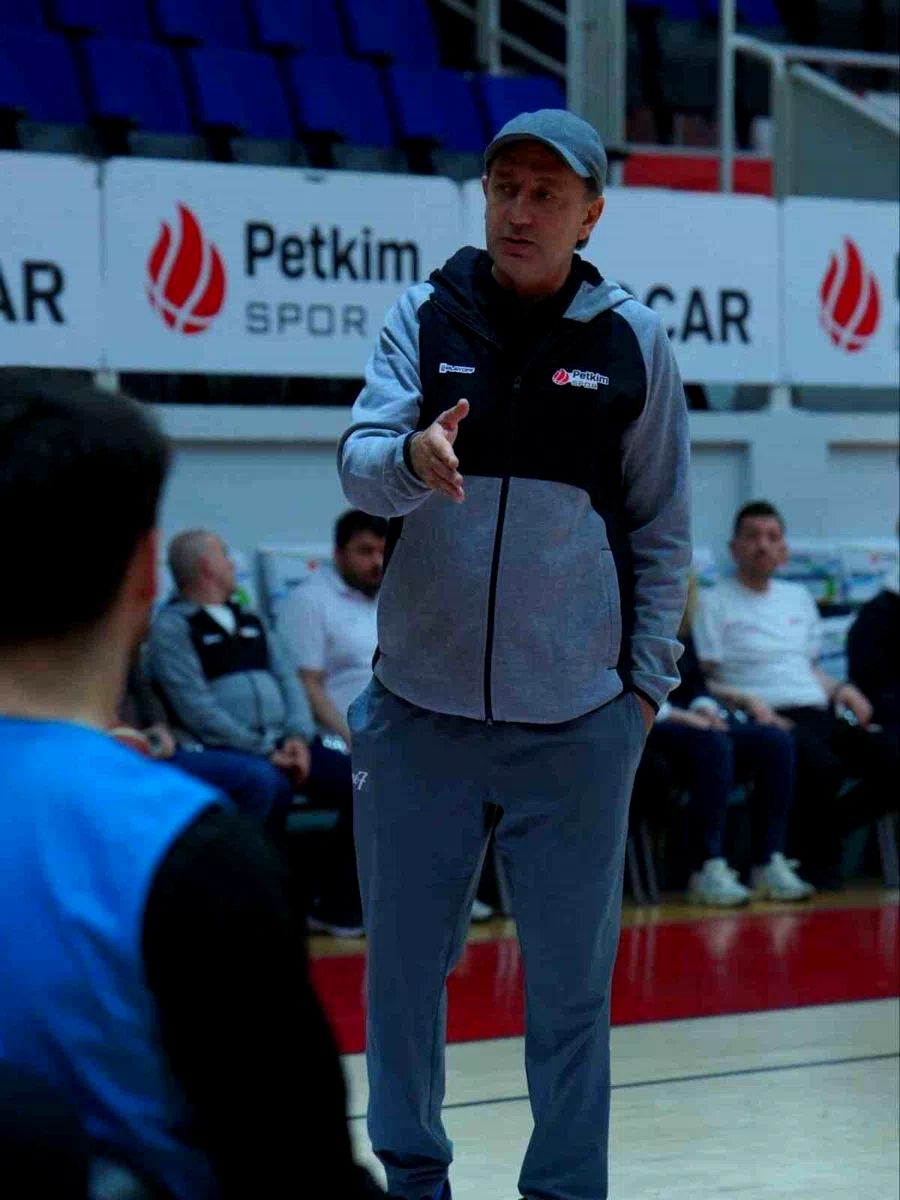 Aliağa Petkimspor’da yardımcı antrenörler de değişti