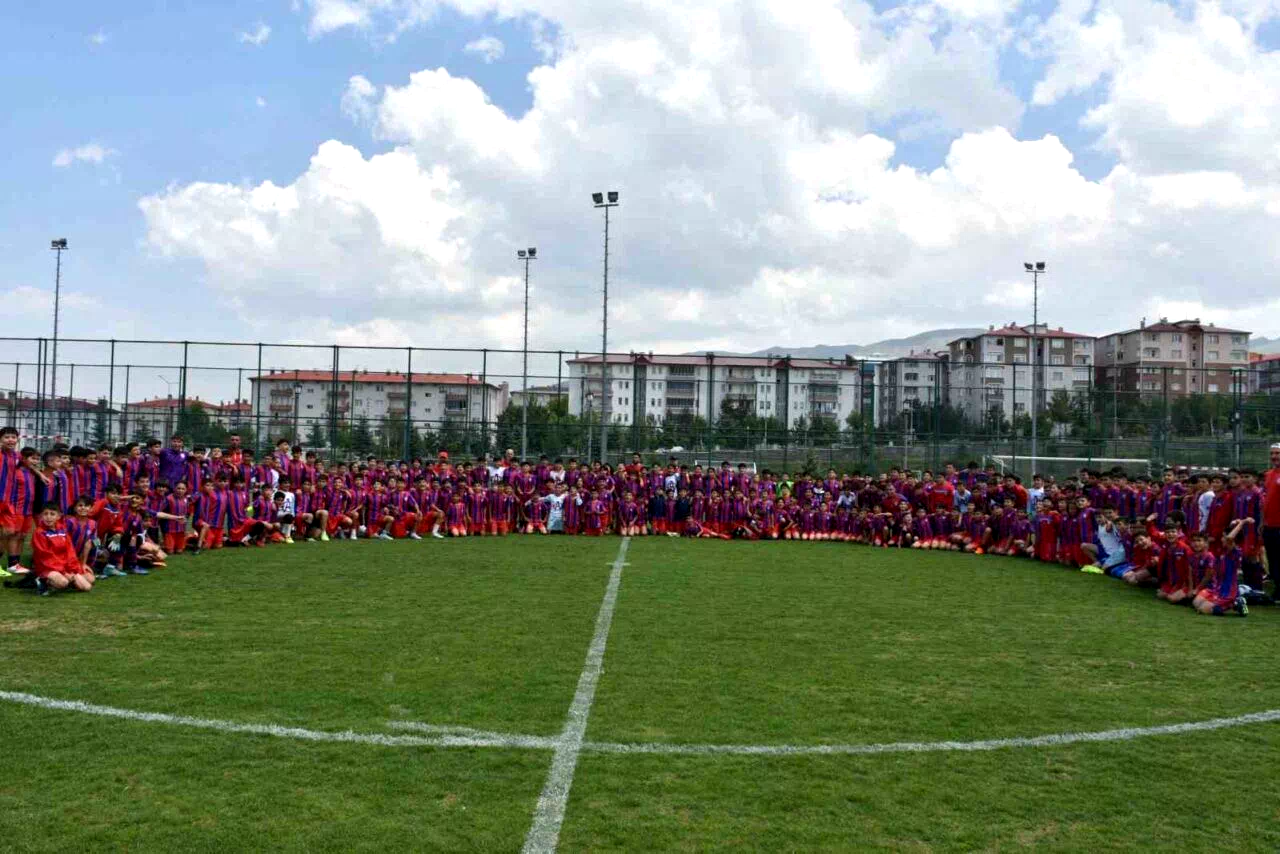 Altınordu futbol şenliği Erzurum’da yapıldı