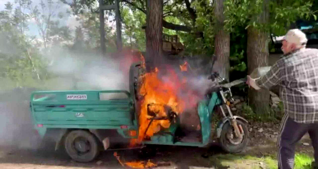 Amasya’da elektrikli motosiklet alev alev yandı