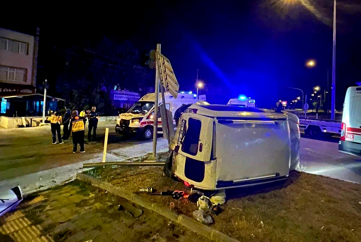 Amasya’da hafif ticari araç ile ambulans çarpıştı: 5 yaralı