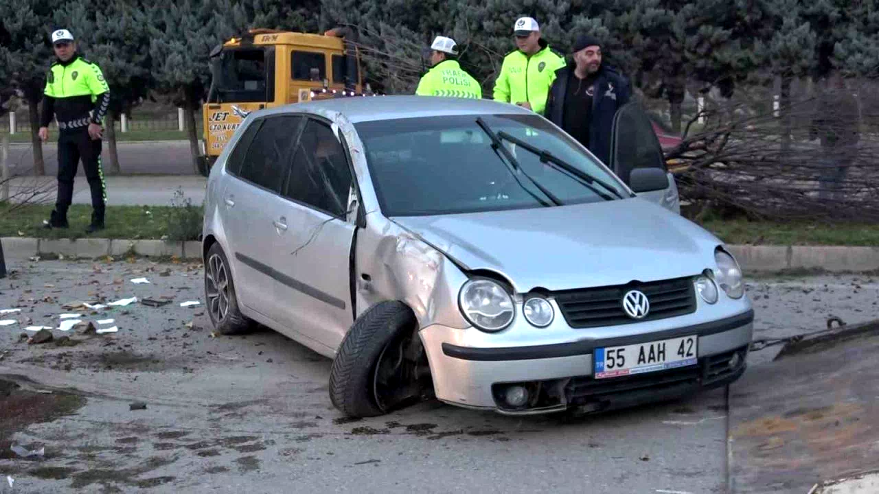 Amasya’da iki otomobil çarpıştı: 3 yaralı
