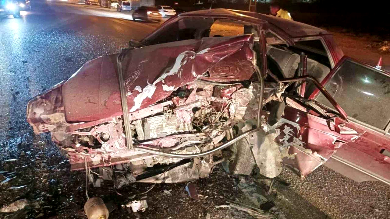 Amasya’da iki otomobil kafa kafaya çarpıştı: 4 yaralı