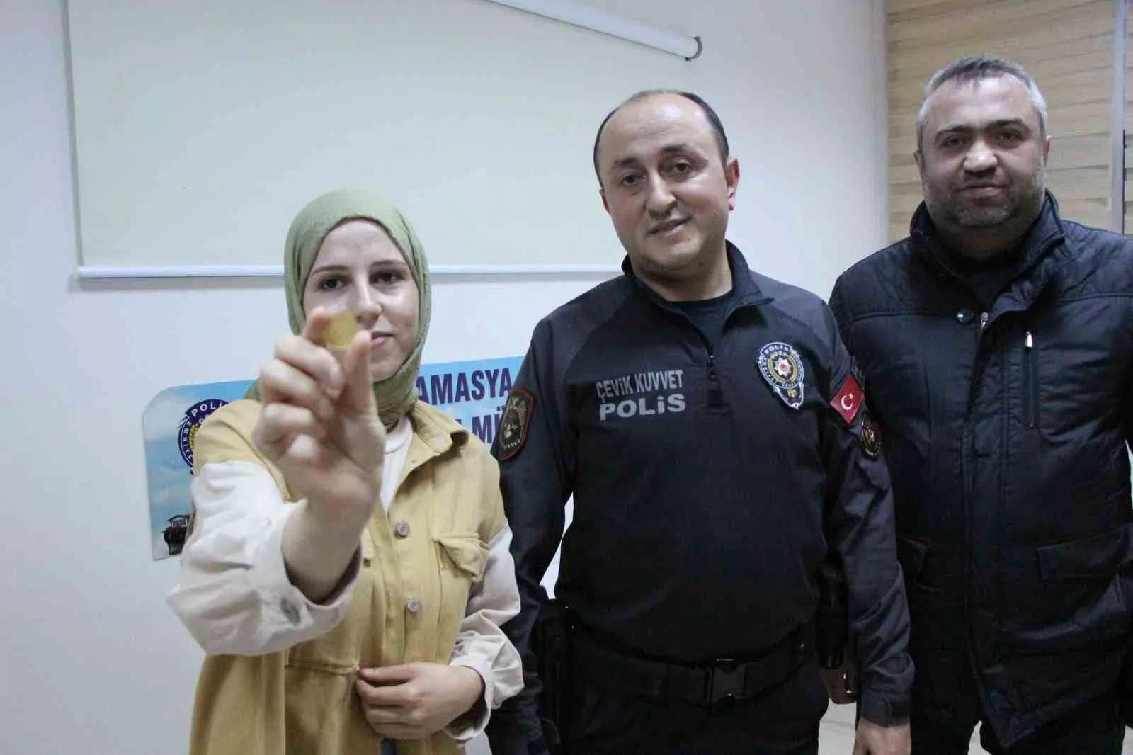 Amasya’da kaybolan yarım altını polis sayesinde sahibine ulaştı!