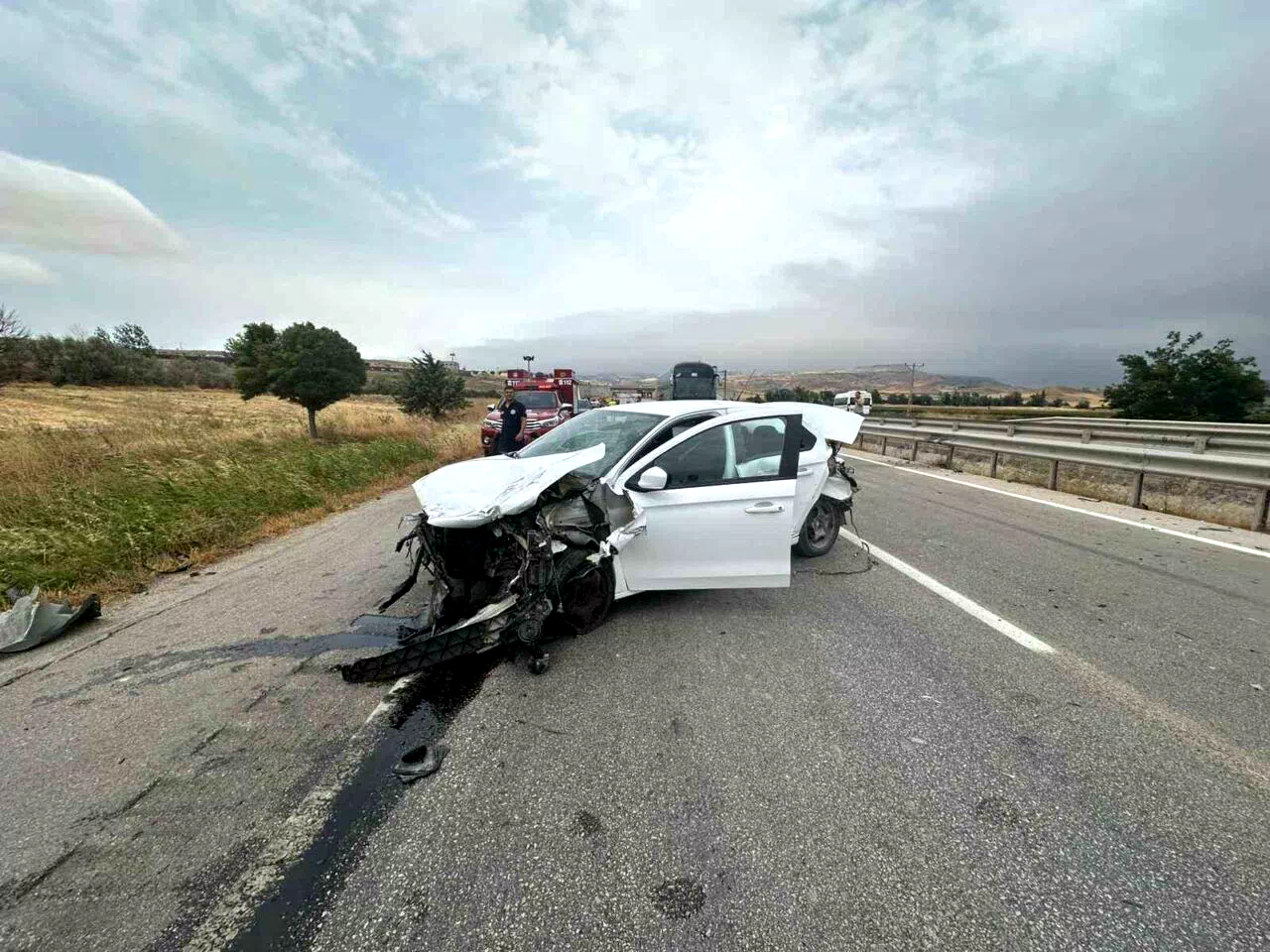 Amasya’da otomobil tıra çarptı