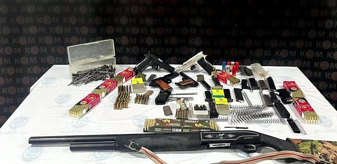 Amasya’da silah kaçakçılığı operasyonu: 5 ruhsatsız silah ve 600’den fazla fişek ele geçirildi