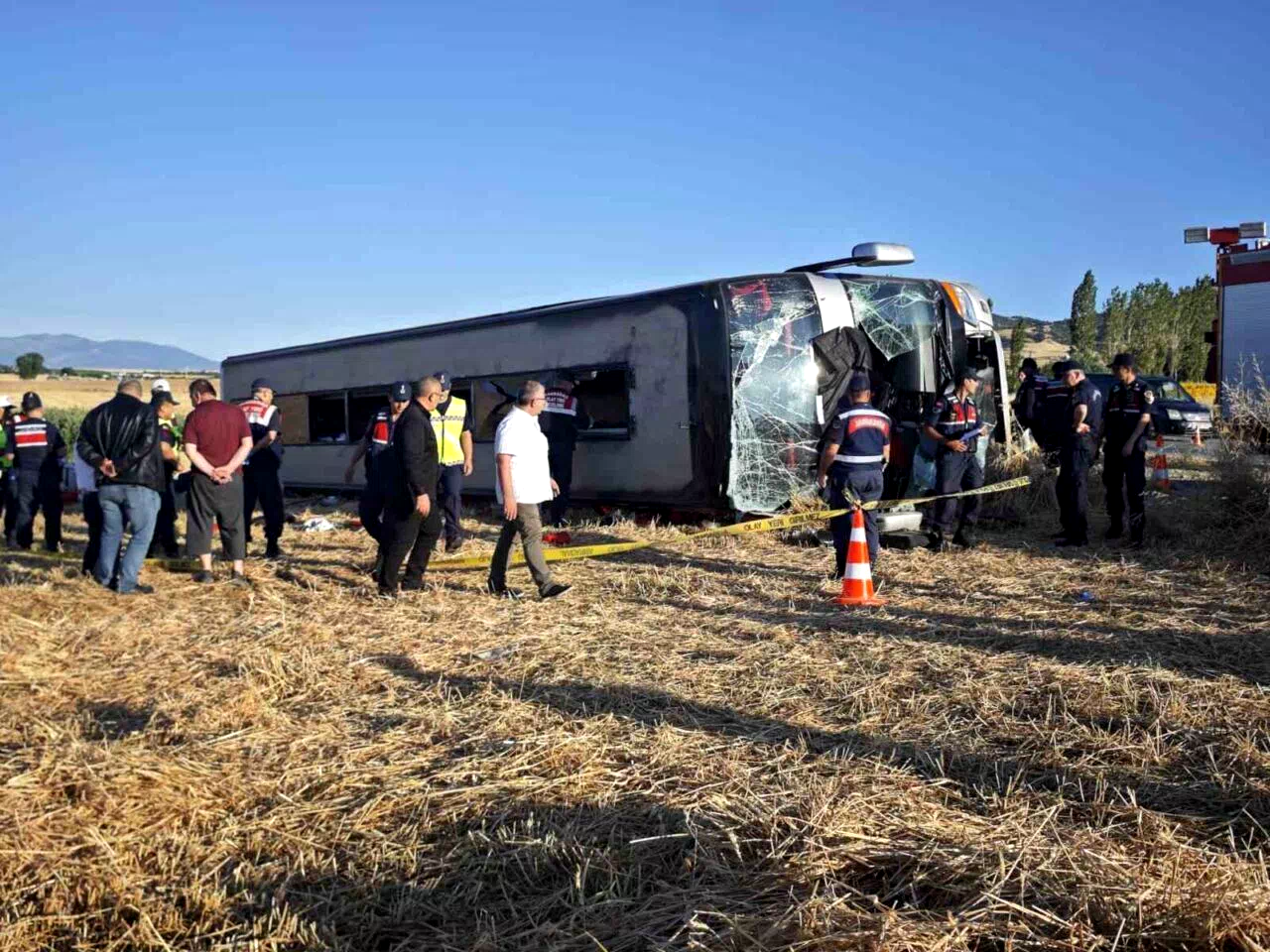 Amasya’da yolcu otobüsü devrildi: 2’si ağır 46 yaralı