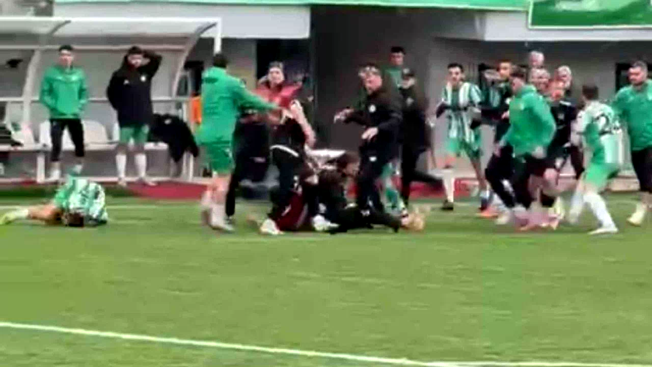 Amatör maçta saha karıştı, yumruklar konuştu