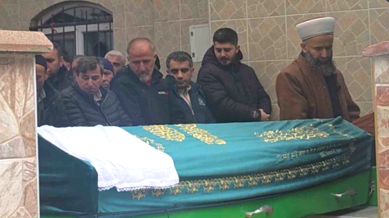 Ankara’da aile katliamı yapan ve intihar eden şahıs ile annesi Gebze’de defnedildi