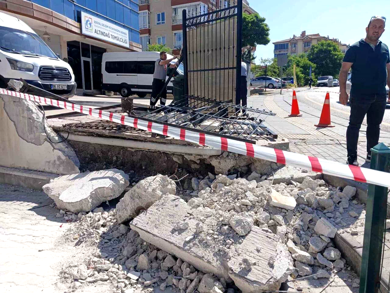 Ankara’da sürekli trafik kazalarının meydana geldiği cadde çevre sakinlerini tedirgin ediyor