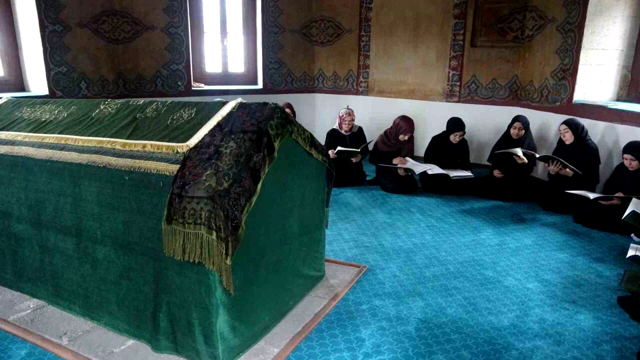 Anneler Günü Gülbahar Hatun’un huzurunda kutlandı