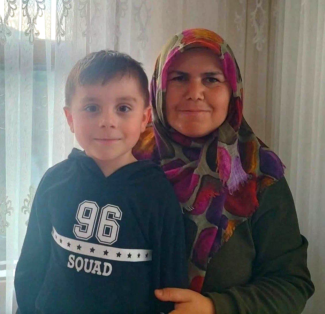 Annenin donarak, oğlunun düşerek öldüğü üzerinde duruluyor