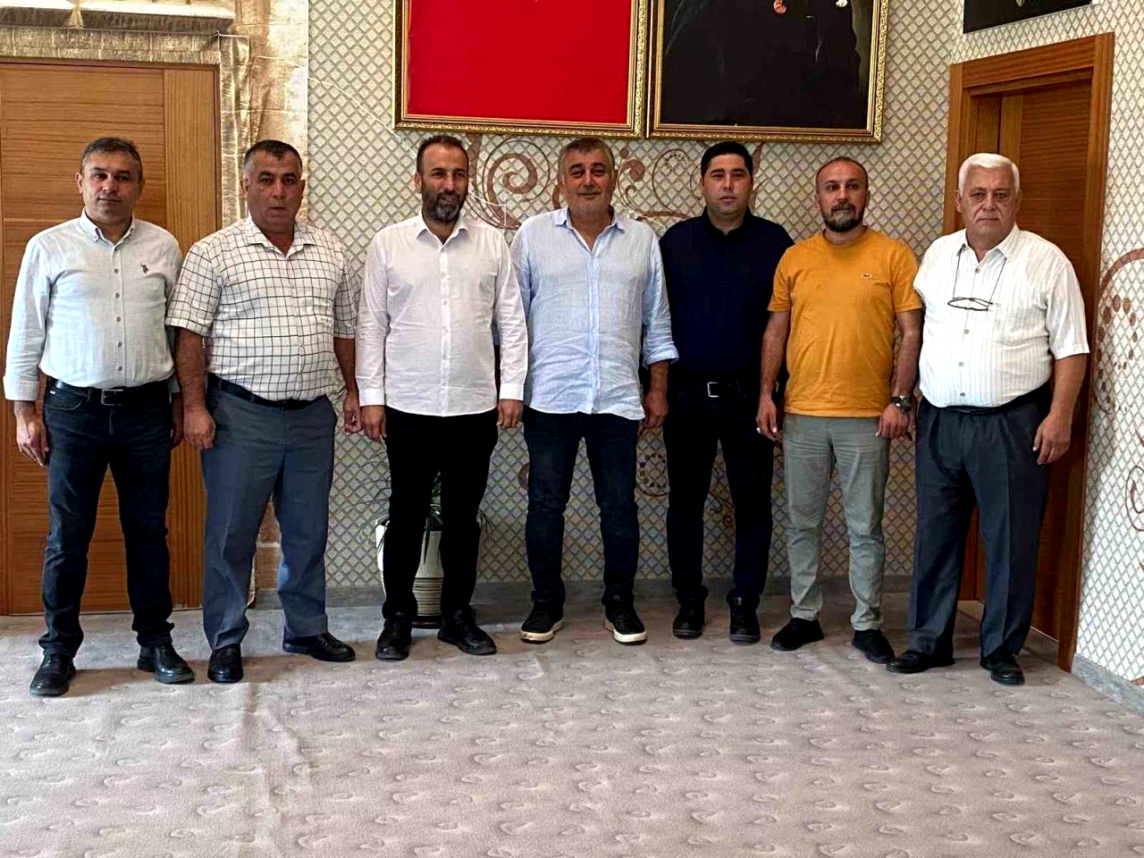 Antalya Aksu’da 7 belediye meclis üyesi CHP’den istifa ettiğini açıkladı