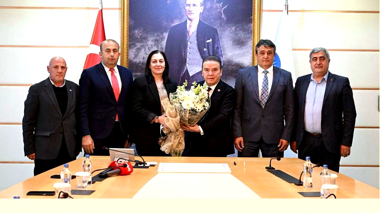Antalya Büyükşehir'de en düşük işçi maaşı 37 bin 430 tl oldu