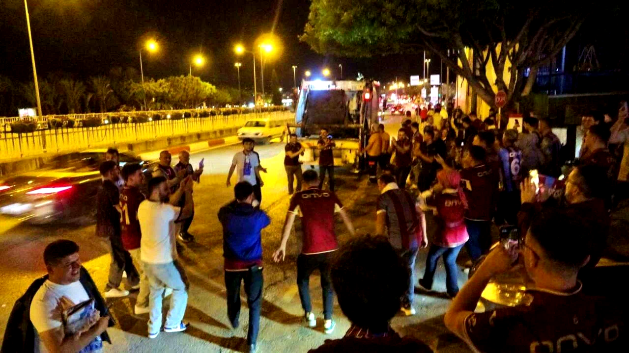 Antalya’da bordo-mavili taraftarlardan kupa coşkusu
