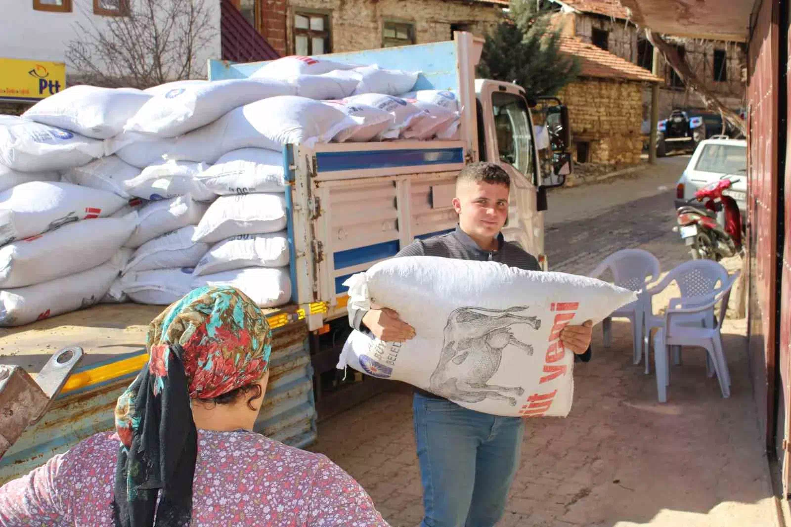 Antalya’da Hayvan Üreticilerine Süt Yemi Desteği Sağlandı
