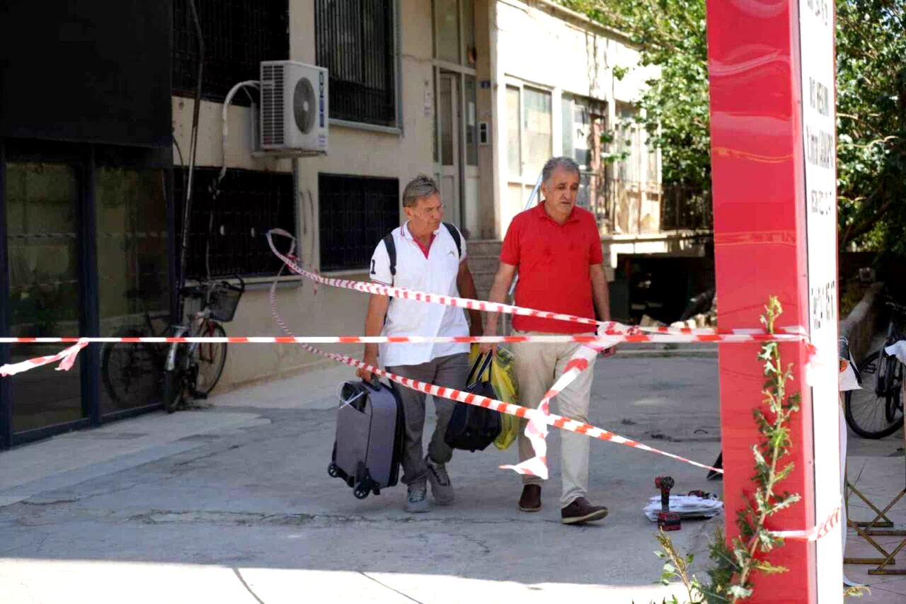 Antalya’da zemin kat kolonu patlayan 7 katlı bina tahliye edildi