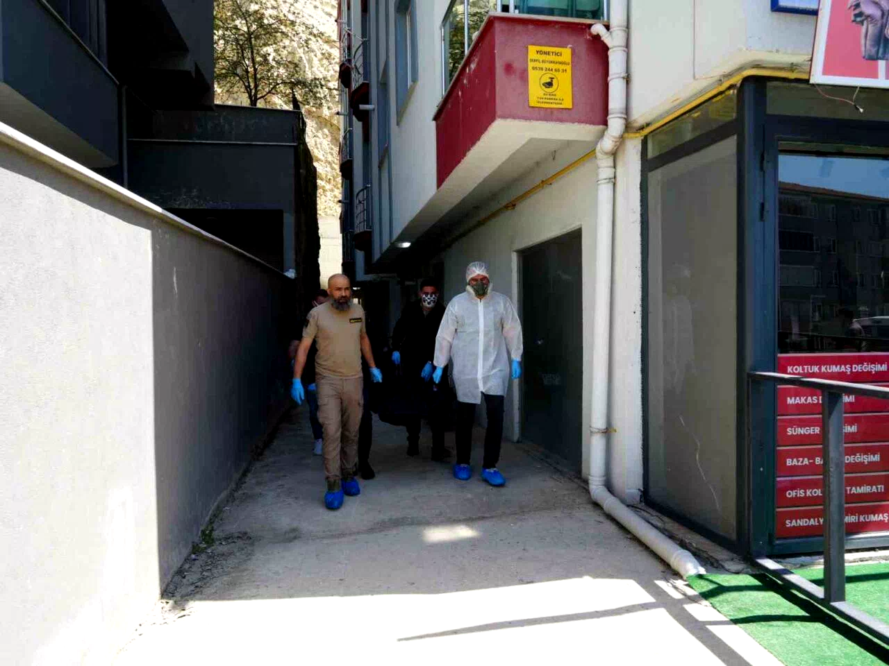 Apartmanı saran kokunun ardından vahşet çıktı