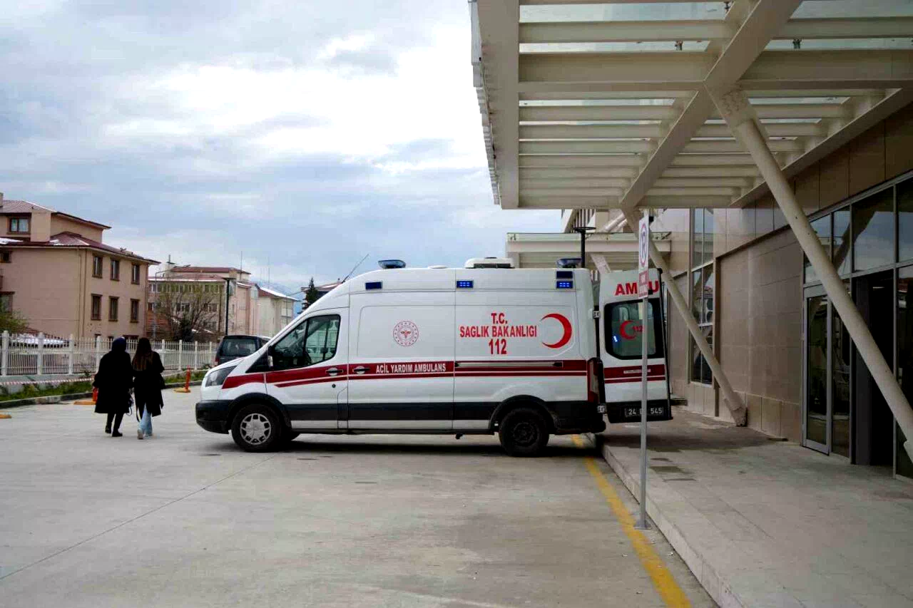 Apartmanın 3’ncü katından düşen kadın ağır yaralandı