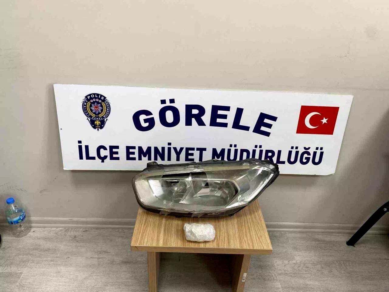 Araç farına gizlenmiş uyuşturucu madde ele geçirildi: 3 gözaltı