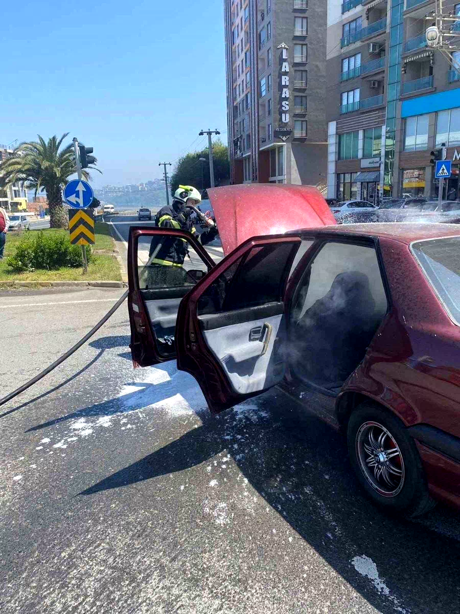 Araç yangını ekipleri harekete geçirdi