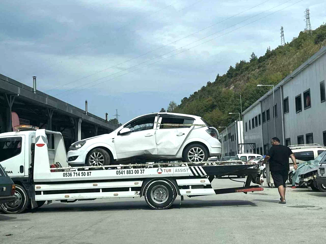 Araca giren arı, kazaya yol açtı: 2 yaralı