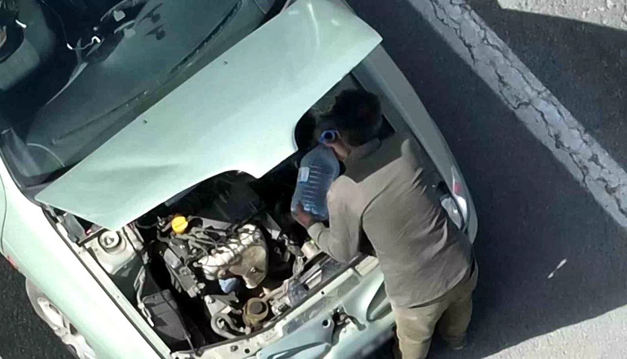 Aracı arızalanmış gibi davranan ehliyetsiz sürücü polisin dronlu takibi ile yakalandı