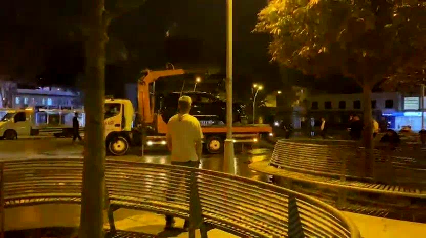 Aracıyla süs havuzuna girdi: Alkollü sürücü navigasyonu suçladı