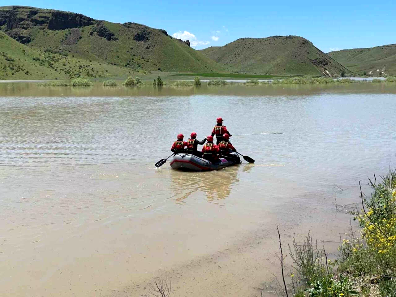 Aras Nehri’nde kaybolan genç çoban için seferberlik: 4’üncü günde de iz yok