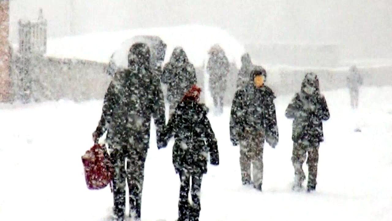 Ardahan'da kar engeli: Eğitime ara verildi
