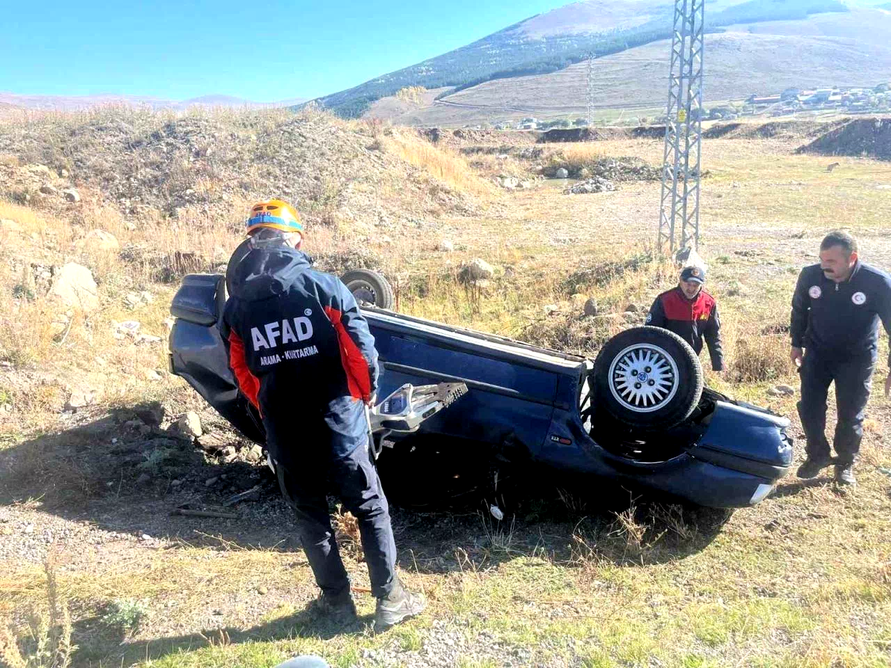 Ardahan’da devrilen otomobildeki 4 kişi yaralandı