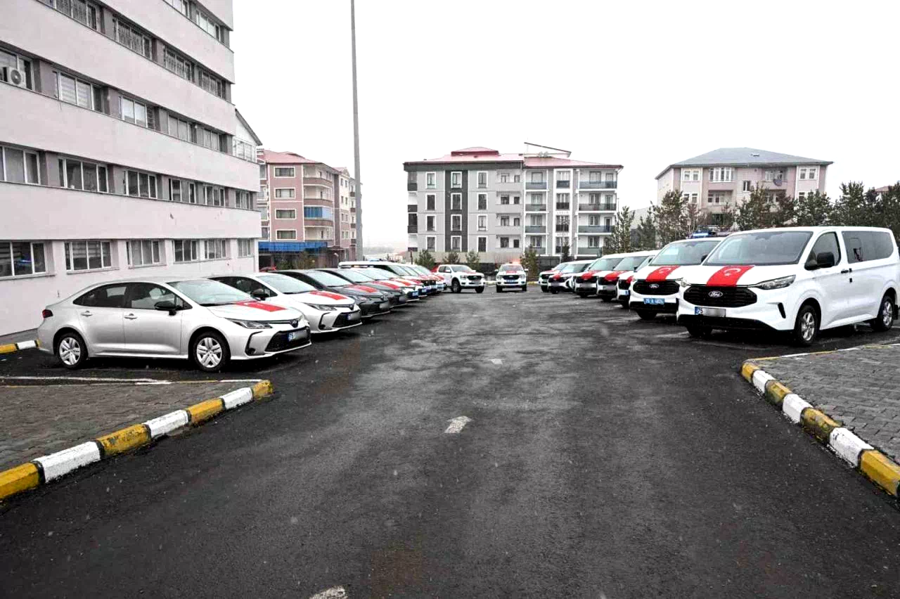 Ardahan’da emniyete tahsis edilen 20 yeni araç törenle hizmete alındı