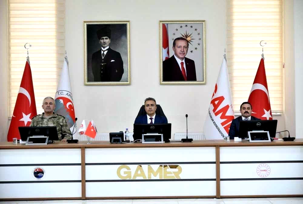 Ardahan’da güvenlik toplantısı düzenlendi