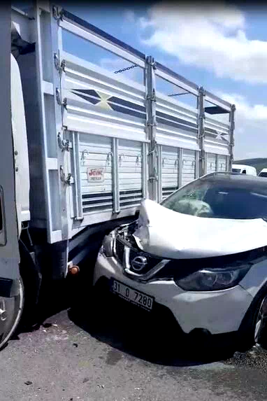 Ardahan’da kamyonet ile otomobil çarpıştı: 1 yaralı