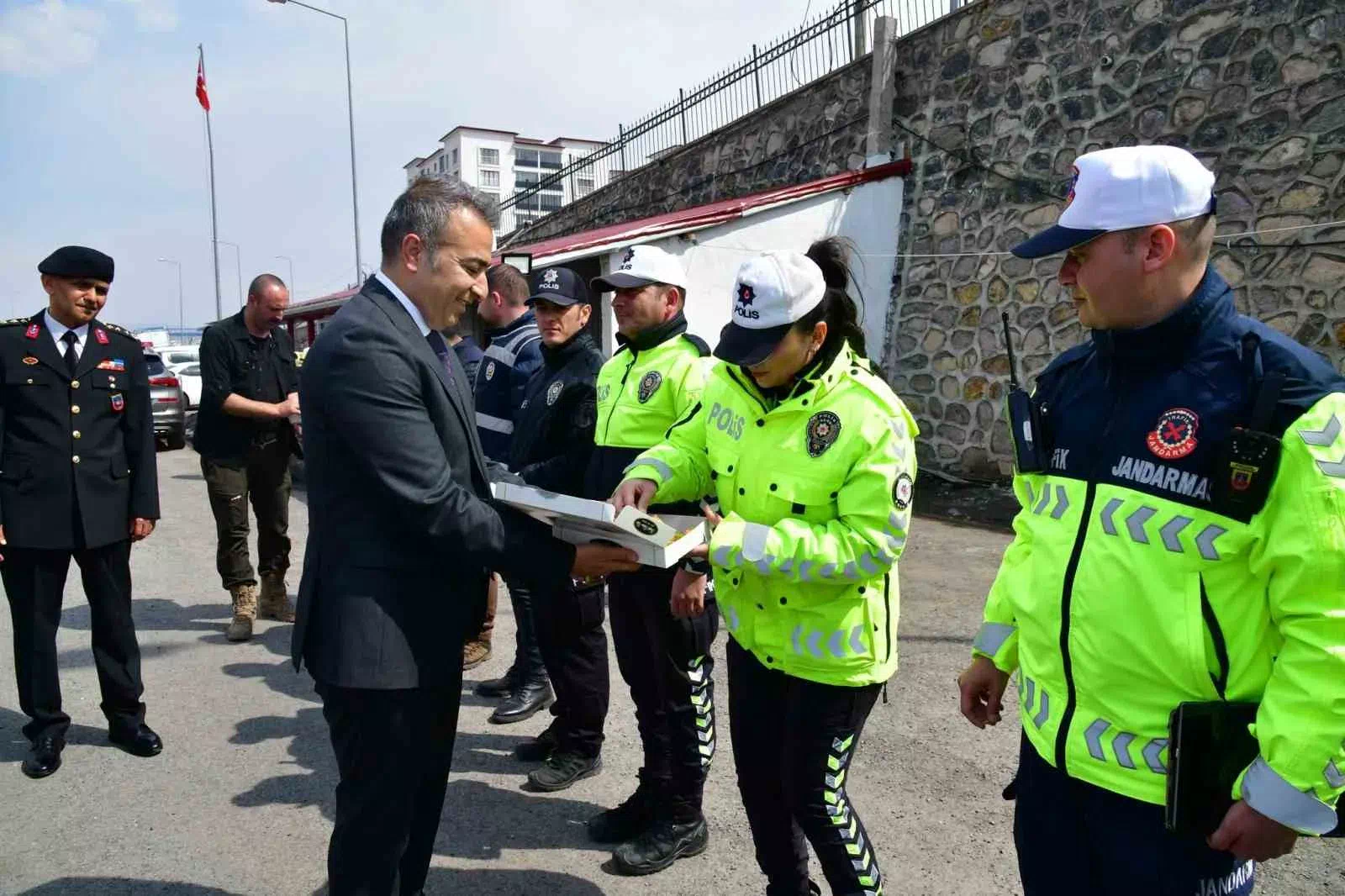 Ardahan Valisi Ramazan Bayramı Önlemlerini Denetledi
