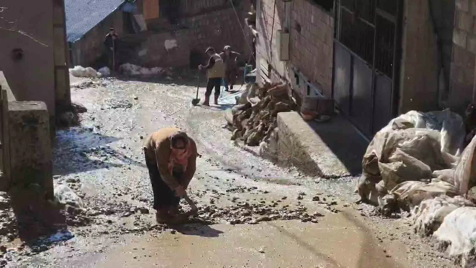 Ardeşen’in Aşağı Durak Köyü’nde Meydana Gelen Heyelan Havadan Görüntülendi