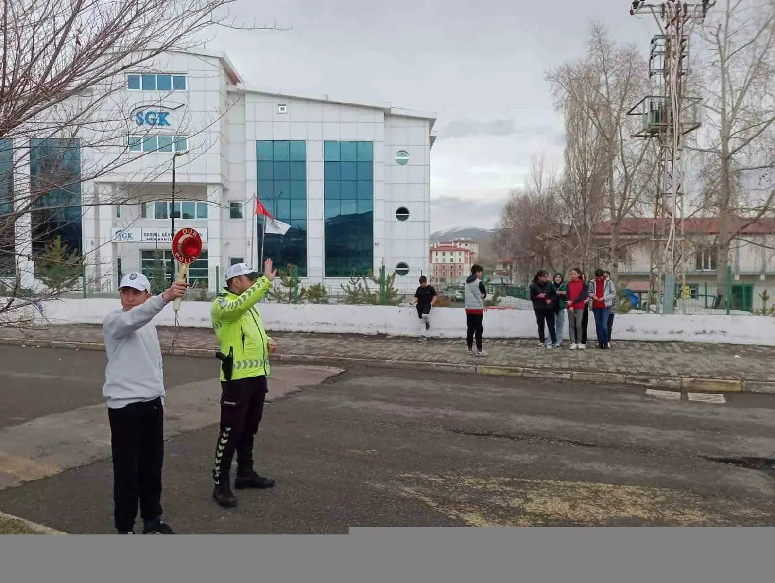 ARDHAN TRAFİK EĞİTİMİ: HALİTPAŞA OKULUNDA UYGULAMALI DERSLERİ İÇERİYOR