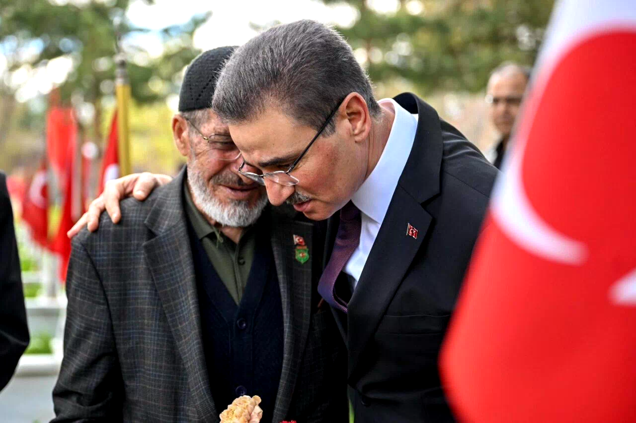 Arefe günü şehitlerin kabri ziyaret edildi