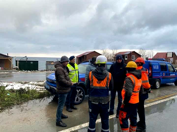 Arhavi’deki Tünelde Alevlere Teslim Olan Gürcistan Plakalı Tırda 5 Yabancı Uyruklu Kişi Yaralandı