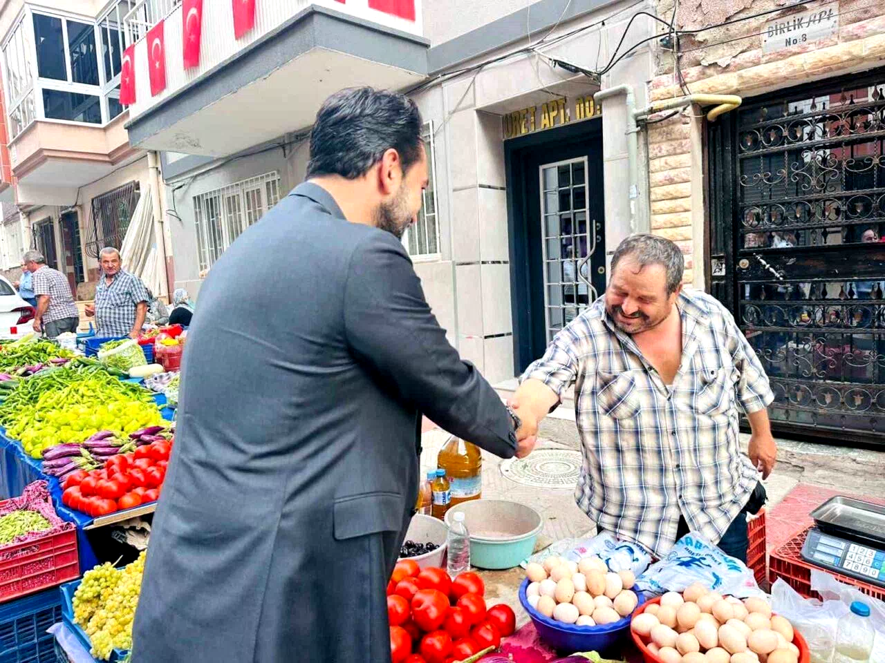 Arınç, pazarcı esnafını dinledi