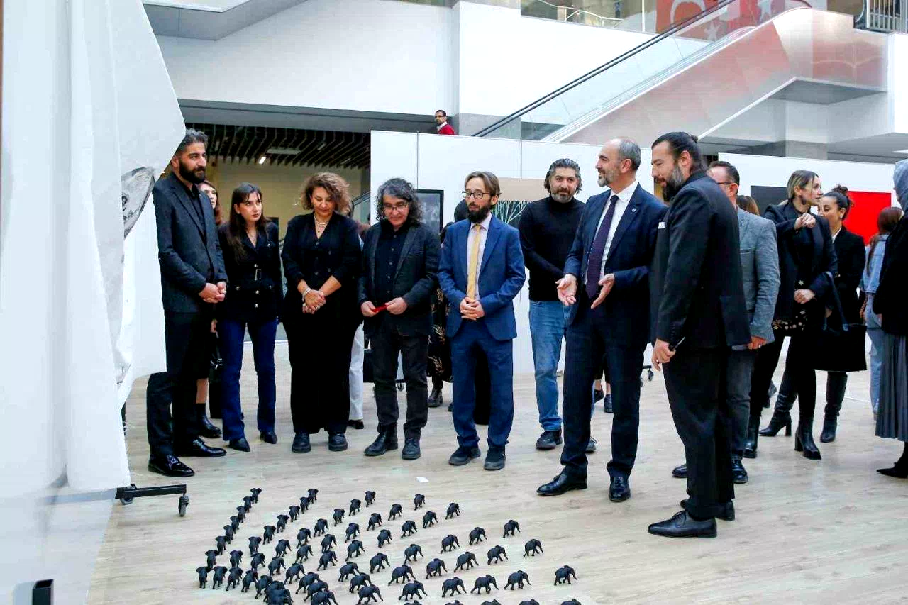 Arınma performansıyla başlayan sanat etkinliği söyleşi ve sergiyle devam etti