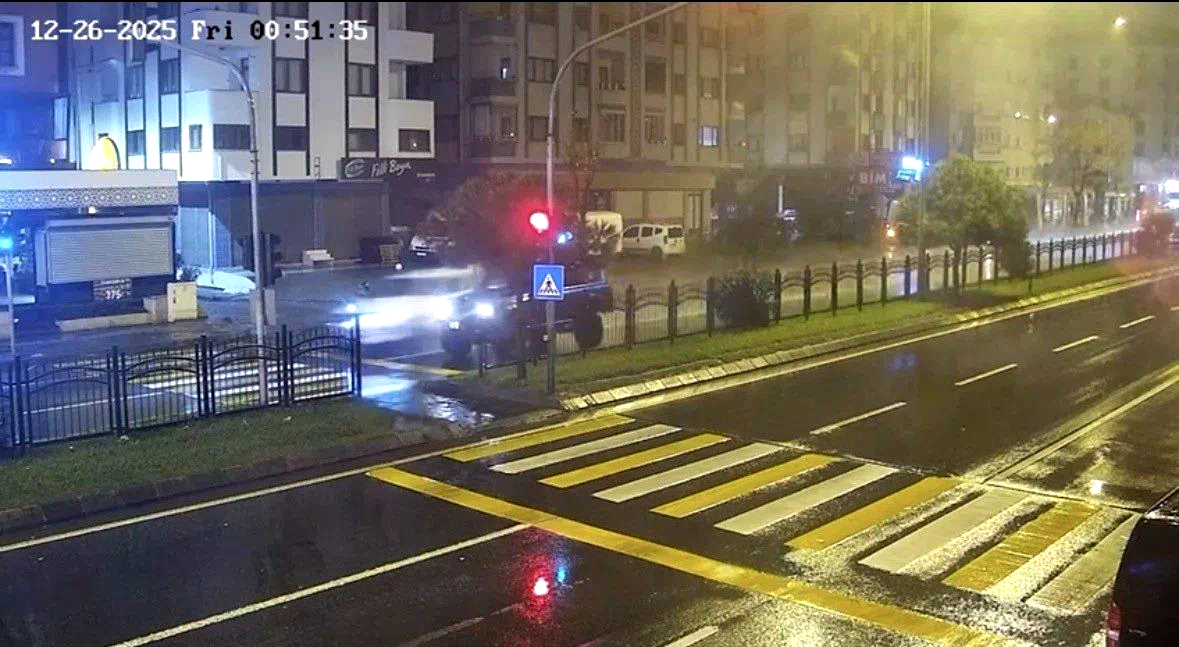 Arka koltuktan direksiyona geçti, bir gencin ölümüne neden oldu