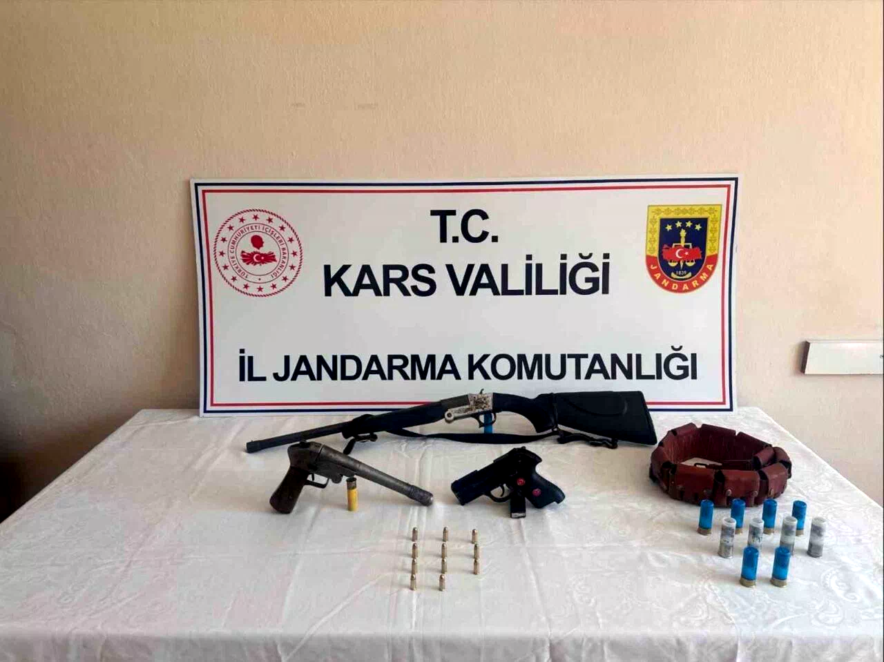 Arpaçay’da silah ve mühimmat ele geçirildi