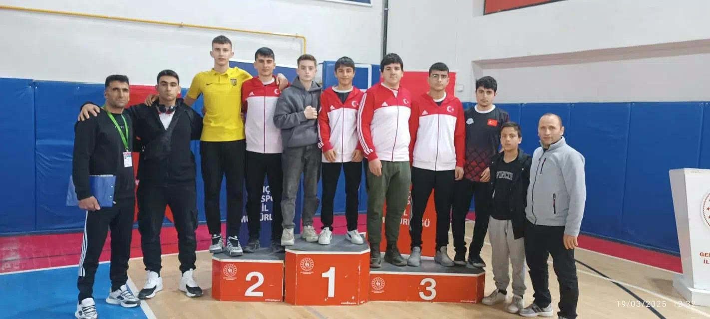 ARTVİN’DE BİLEK GÜREŞİ GENÇLER İL MÜSABAKALARI YAPILDI