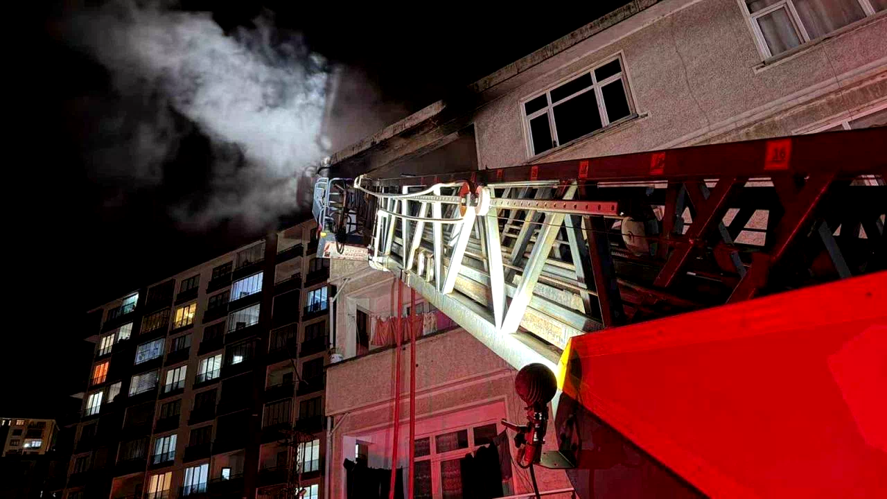 Artvin Hopa’da apartman dairesinde yangın paniği